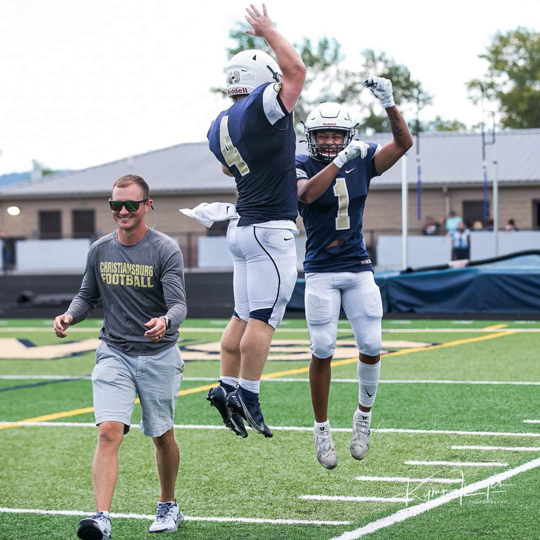 _coachJM's tweet photo. It's a party in the end zone #speed #BCBD https://t.co/jMXtukaz06