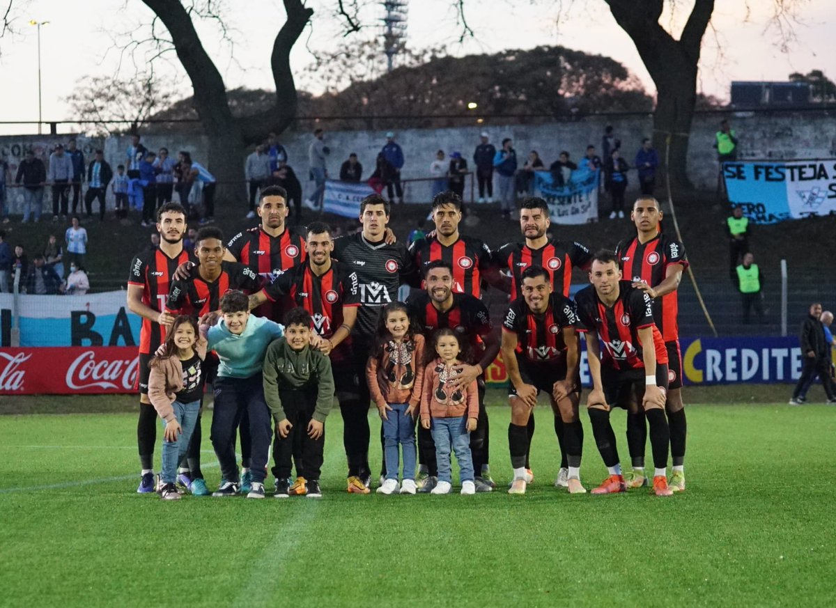 alejprieto3's tweet photo. Humildad,entrega y sacrificio…seguimos sumando queda la parte más linda vamos el cebrita 🔴⚫️⚪️ https://t.co/5vBi67Dl8e
