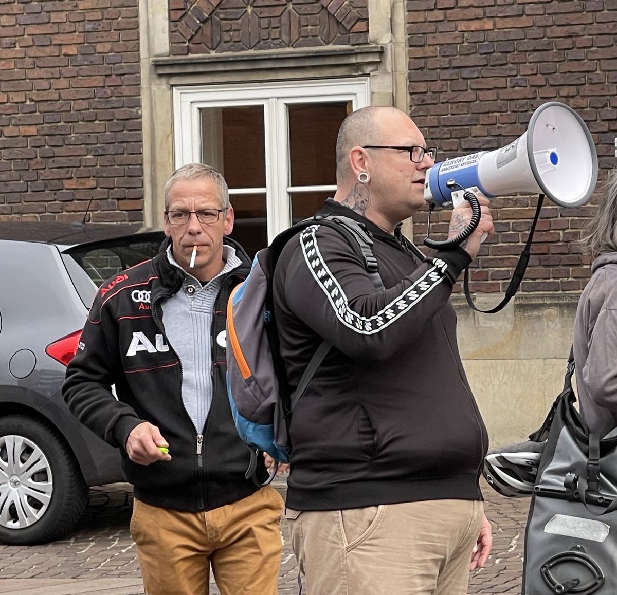 afdwatchbremen's tweet photo. The walking shit. Geleugnet wurde die Pandemie und nun der Angriffskrieg. Die verschwörungsideologische Szene plant Mittwoch, Hauptbahnhof ab 17.30 Uhr, einen Aufmarsch durch die Innenstadt. Zu dem Bremer Milieu zählen auch bekannte Rechtsextreme. #bremen #noafd #querdenkentoetet https://t.co/FEBneFmGnG