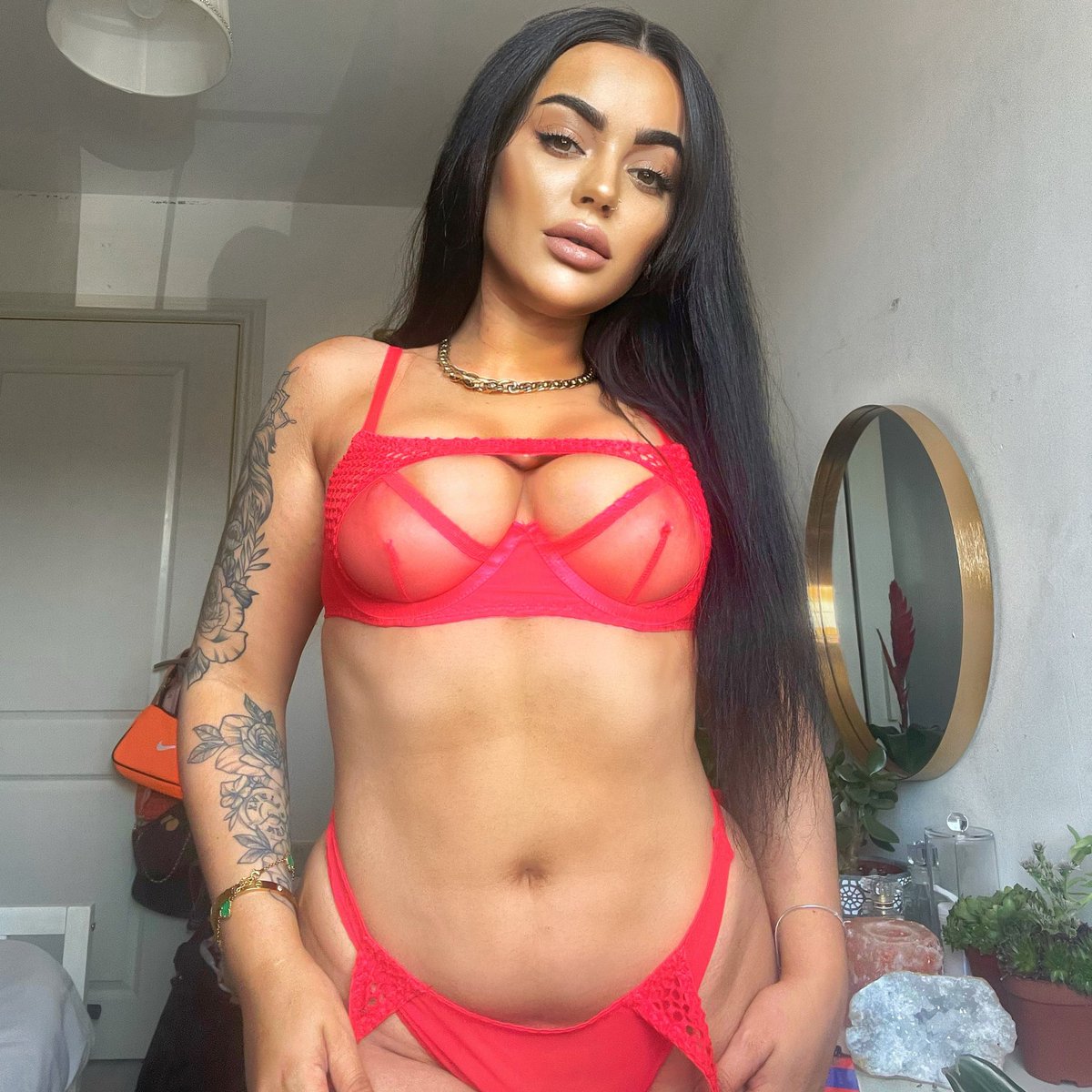 lolabelleuk's tweet photo. I’m in the mood to be thrown around…

btw, you should check my comments 😈 https://t.co/gx2sHKr0OI