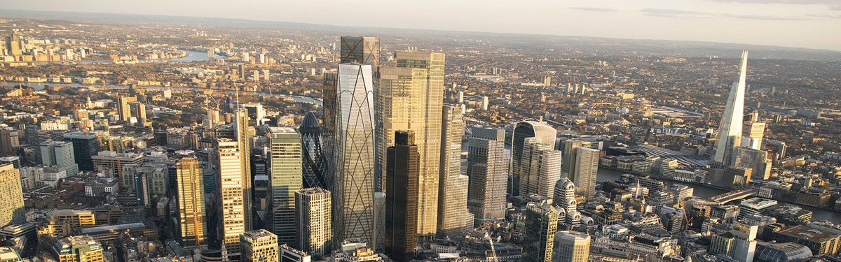 LondonBuildExpo's tweet photo. @AFK_studios unveiled plans for a new 60-storey skyscraper in London - 55 Bishopsgate.
The proposed skyscraper would become one of the tallest buildings in the UK, standing 285 meters tall.
📸Rendering Credit - Millerhare Limited
#construstion https://t.co/RRxM2nMciC