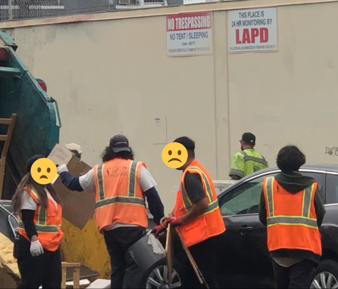 joannaeswan's tweet photo. Teens working at a sweep in Gil Cedillo’s district this summer alongside LA Sanitation and LAPD. Implicating kids in state violence framed as “community service.” #ServicesNotSweeps https://t.co/U5krQQkxzL