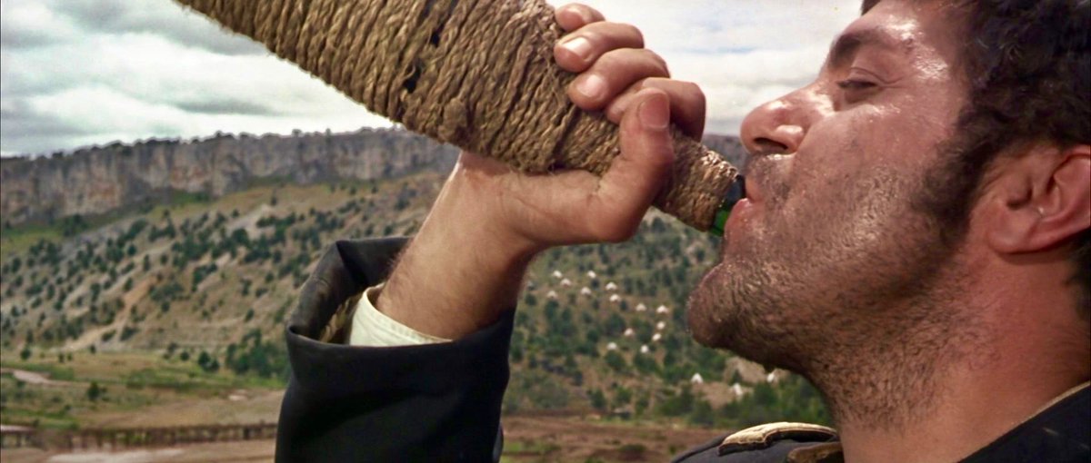 CinemaBeyond's tweet photo. “#TheGoodtheBadandtheUgly” di #SergioLeone 1966. Capitano (#AldoGiuffré) = “Chi possiede più bottiglie per ubriacare i soldati e mandarli al macello, quello vince. Noi e quelli dall'altra parte del fiume abbiamo solo una cosa in comune: la puzza dell'alcool”. #ClintEastwood https://t.co/cthIsPYsGi