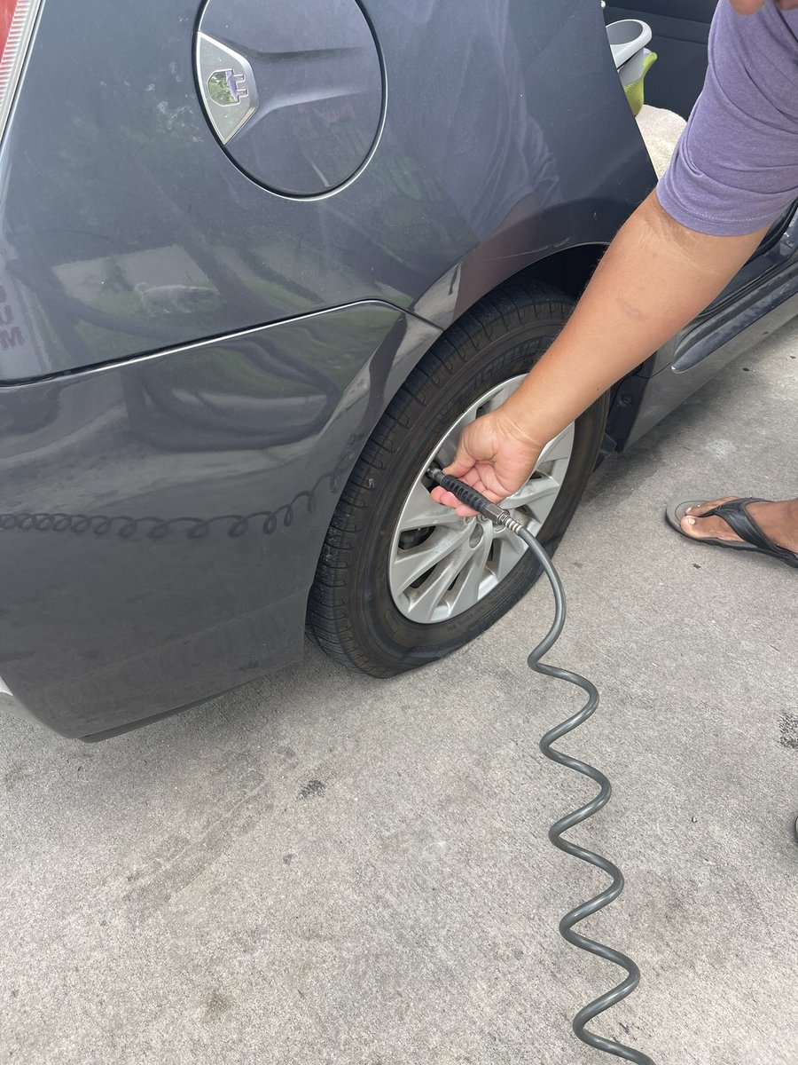 ashleybabe018's tweet photo. @pulte Woke up today in unbelievable pain and was able to get into a chiropractor only to be in a rush to come back to go to work and get a flat tire and need a tow today couldn’t get any worse $glamfreaks is my cashapp maybe you can help ease the financial hit im about to take https://t.co/1LXf5kr3tO