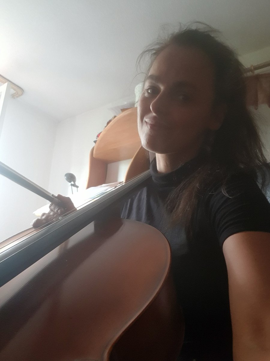 MarionFiedlerTN's tweet image. Ma belleeeey is made of wood. And empty. And sounds nice. 😆🤣 #cellolover #practicetime