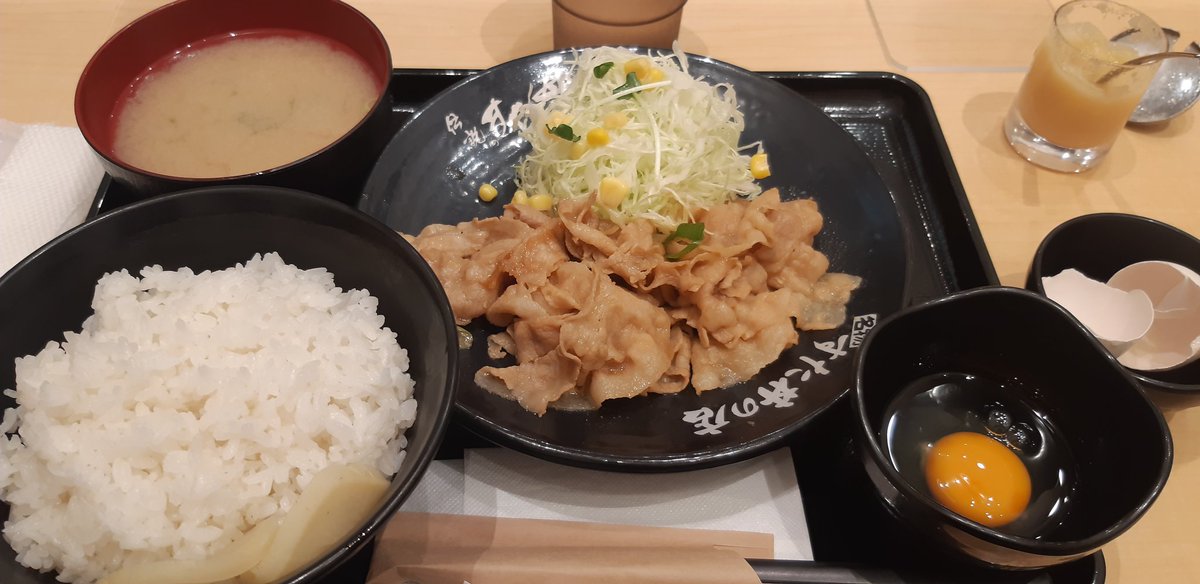 閉店まで にいて御殿場の飲食店が一気に混雑し始めたので車内のパン等で小腹を満たし御殿場→富士吉田も抜けて一気に まで戻ってからの へ😋一気に食べたら私と三男が食べきれなくなったけど旦那が全部たいらげた😋頼もしい旦那で幸せ🍀