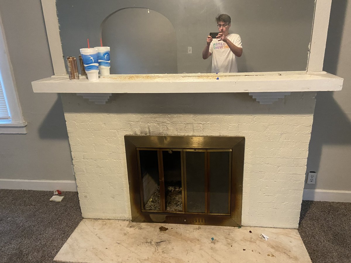 bh_endrix's tweet image. This is the condition of the property my bf moved in to today through BSU rentals in Muncie. Trash, mold, grime, URINE in the carpet! Absolutely disgusting.