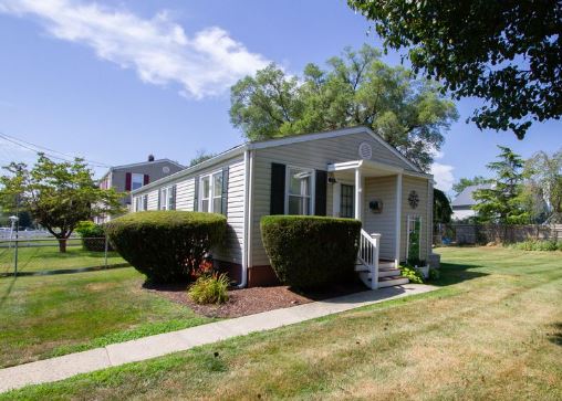 ColtsNeckRealty's tweet photo. Deirdre has 63 Barker Ave, Shrewsbury Township under contract. #ColtsNeckRealty #HomeForSale #ForSale #MonmouthCounty #realtor #realestateagent #homeselling #homebuying #newjerseyrealtor #monmouthcountyrealestate #realestate #newjersey #ShrewsburyTwp https://t.co/RePNRg21Ss