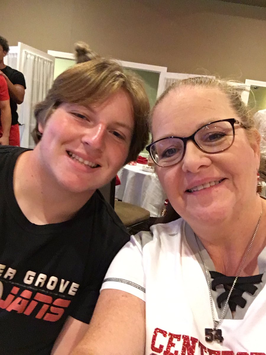 BeckyMcDaniel20's tweet photo. Great time had by all at the Moms of Fall Senior football banquet! Go Trojans!! ♥️🏈54🏈♥️ https://t.co/tuCoOJcr6t