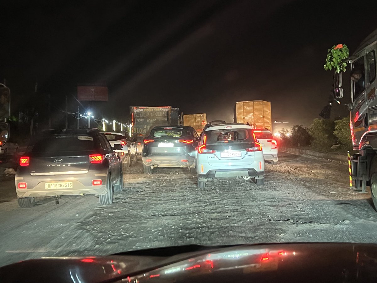 arai_1983's tweet photo. ⁦@nitin_gadkari⁩  sir, please help in improving the condition of Jaipur- Delhi Expressway NH-48. The road is in a dismal condition, amplified by poor traffic management and discipline. We are averaging 20kmph on a national highway. https://t.co/wUtbt1eS9X