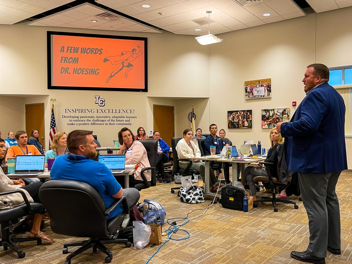 Dr. Hoesing welcomed our new teachers this morning as they kicked off their training!
#InspiringExcellenceLC #LCTitans