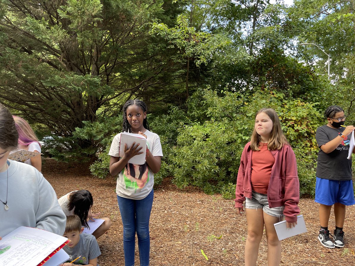 earls_connie's tweet photo. Students making observations and recording data https://t.co/DVVpMqwE6M