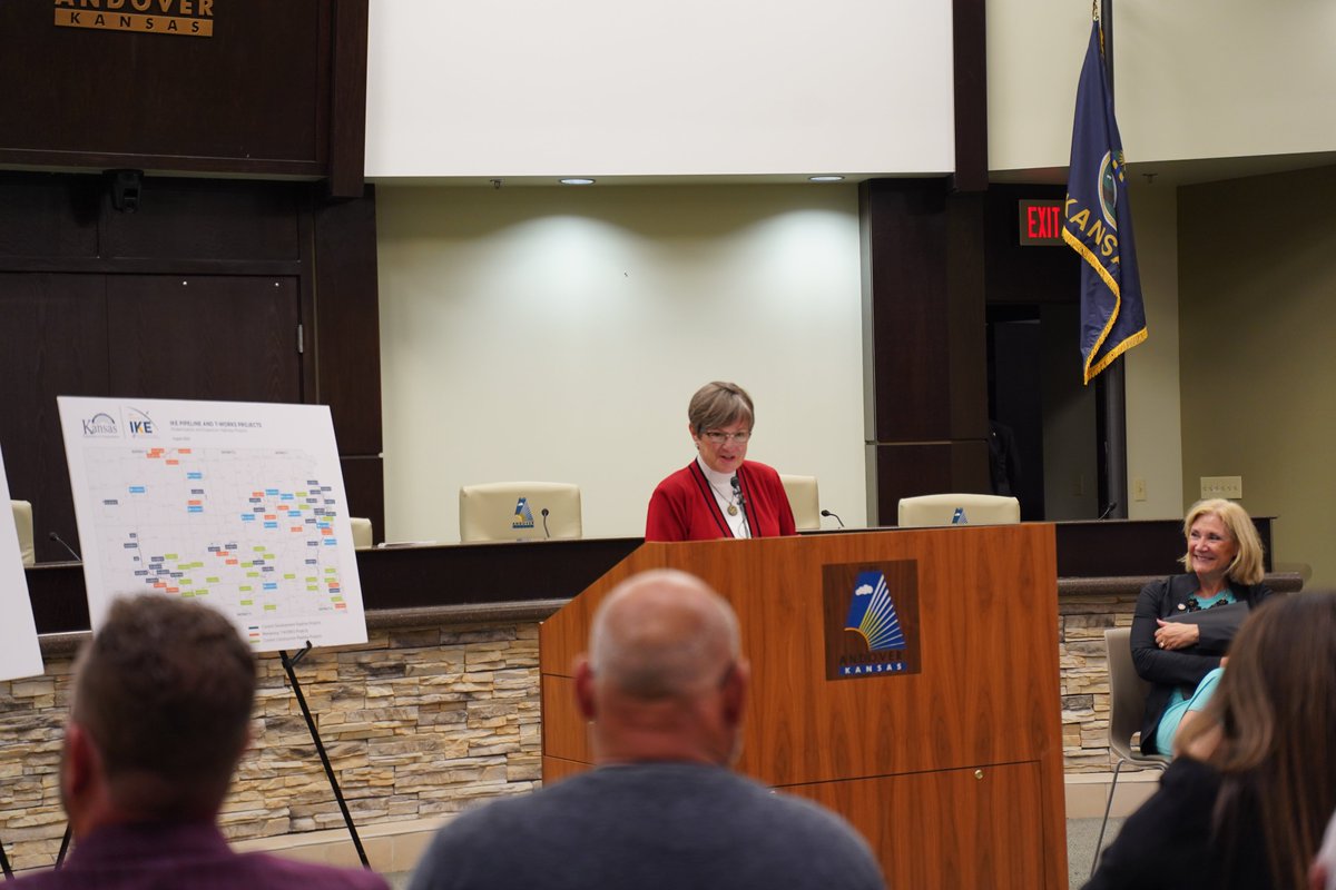 GovLauraKelly's tweet photo. Today I am pleased to be in @CityofAndoverKS to announce the second round of Kansas highway projects moving from the Development to the Construction Pipeline as part of my administration’s 10-year, $10 billion Eisenhower Legacy Transportation Program. https://t.co/TTz8fLchd2
