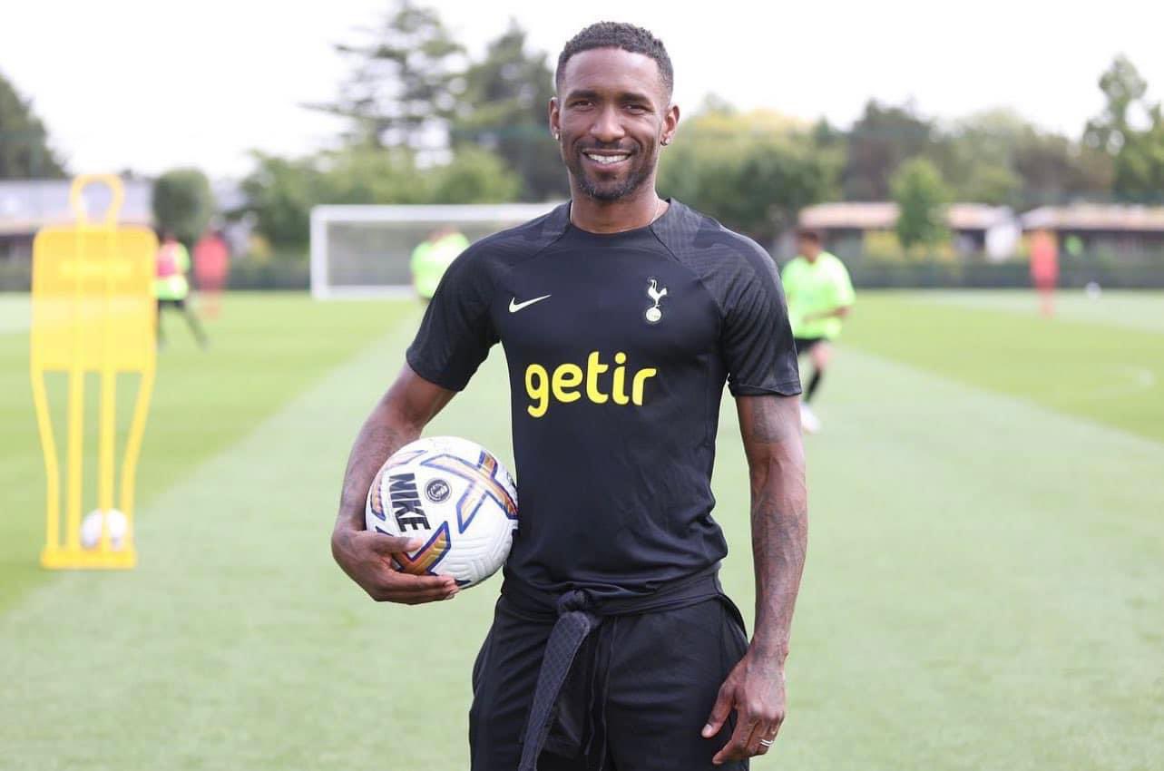 Former Tottenham man Jermain Defoe claims he could still do a job on the field. 