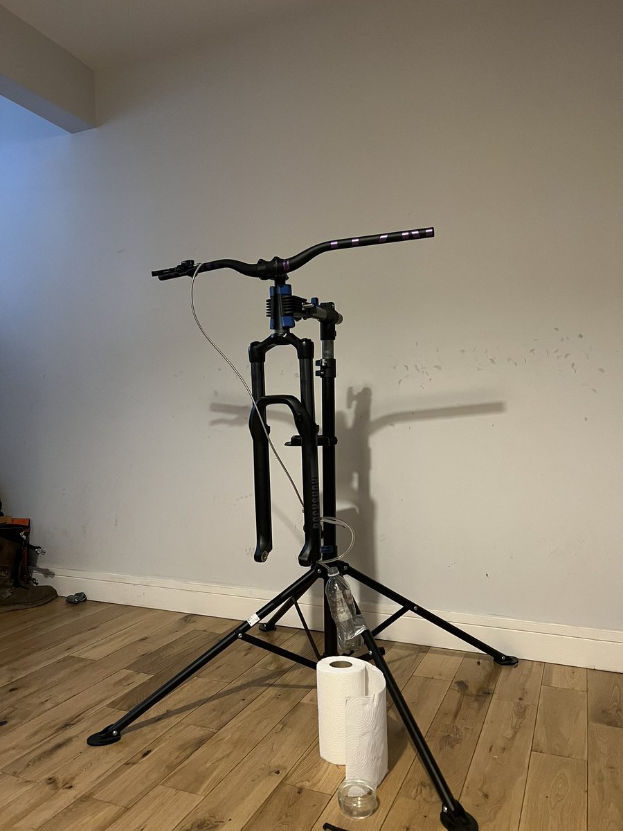onthebrake's tweet photo. Woo. Lots of help from @ratheruseful today and we have the new brake on the Levo.

We used the ‘needle driver’ to assemble the hoses and then bled it using a test stand. It’s bolted on the Levo now ready for setup tomorrow :)

Excited to try it in the morning! https://t.co/j8mTrQkjQu