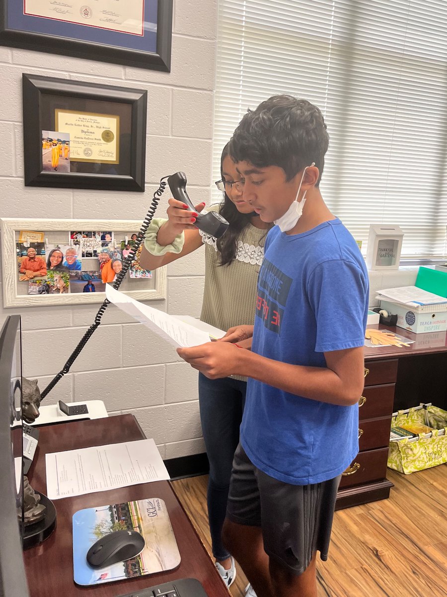tamekaosabutey's tweet photo. PGTV afternoon announcements 📣  began today!! Journalism &amp; A/V production in the middle is so fun! Today was National Lemon 🍋 Meringue Pie 🥧 Day. 

#PineyProud #LeadandSucceed https://t.co/ajNgoO4PFt