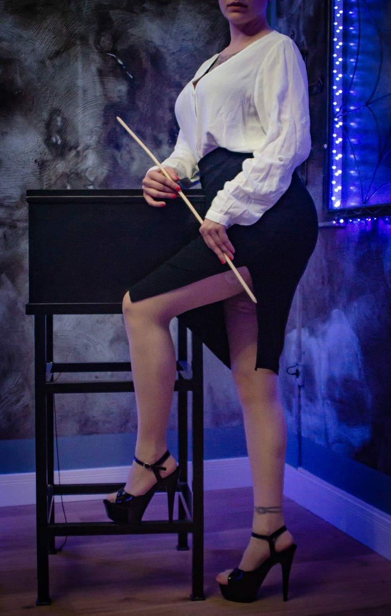villadesade's tweet photo. Es geht doch nichts über eine richtige Ausbildung, nicht wahr? 😉😈😇

#fetischshooting #fetish #slave #highheels #halterlose #bleistiftrock #nrw  #dortmund #rentastudio #bdsm #zimmervermietung #QuesadilaCoco #bdsmapartment #smstudio  #erziehung #joyclub #stefanpassionphotography https://t.co/6y4X2DdK5J