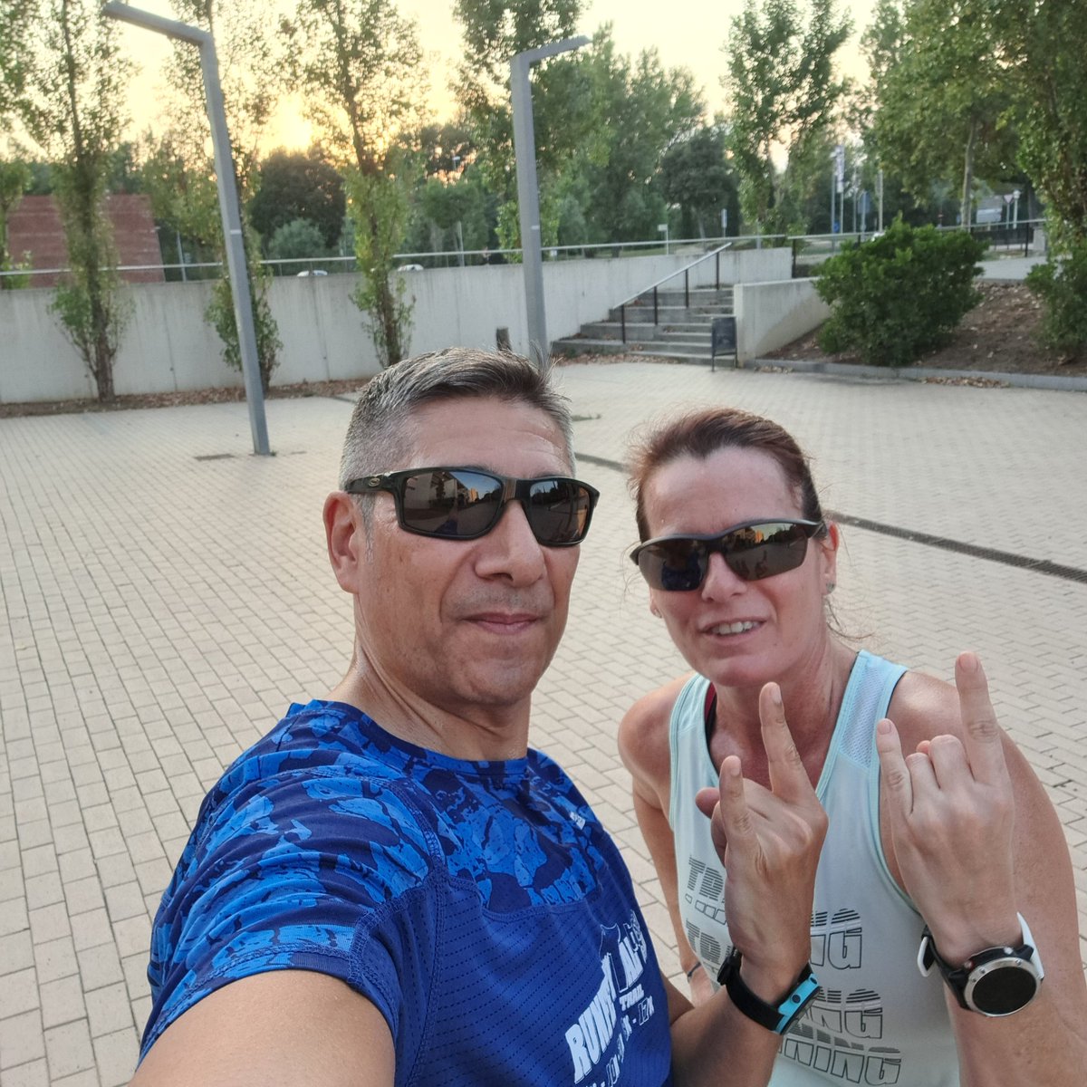 danisoriano70's tweet photo. 🏃♂️🏃♀️🔝 empezando la semana con calma.
#RunEveryDay !!!
#day685
#metodosori
#RonhillSpain
#drinkingrunners #kmsxalimentos #nofunnorun
#mrfree
#amibola
#retodravet https://t.co/cjRKJUS8CS