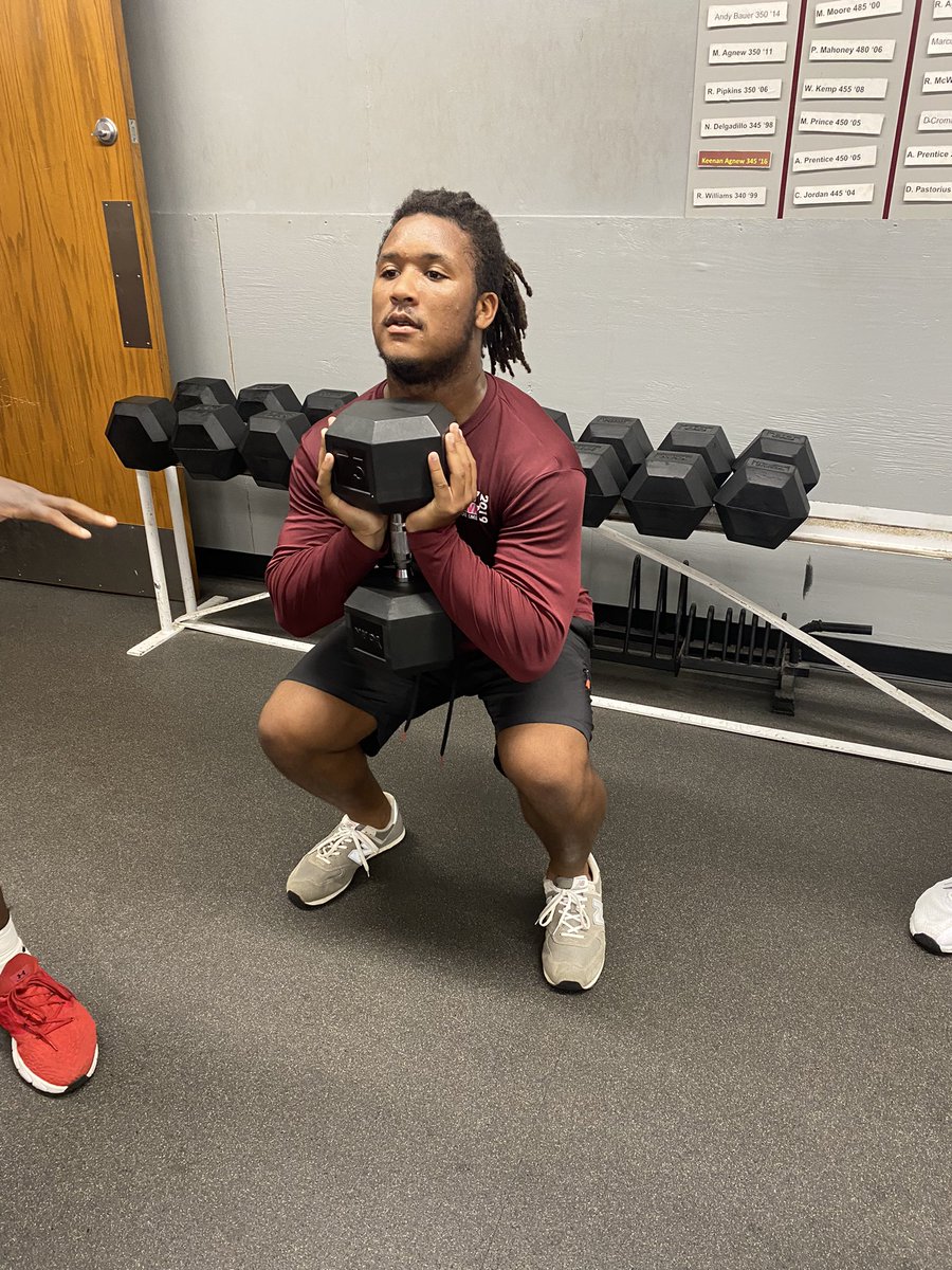 coachdgreen_'s tweet photo. MONDAYS ARE FOR LEGS & PUSHING THROUGH!
@DeSmetFB
#MAADMEN
#DBLOCK
#BelieveTheProcess
#SpartanFootball https://t.co/y4cEtNeyC0