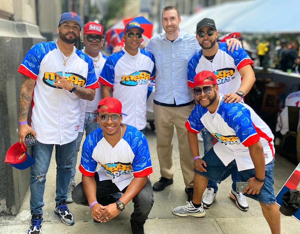MichaelCaplice2's tweet photo. Celebrating the 40th Anniversary of the NYC Dominican Day Parade with NYS Comptroller Tom DiNapoli! https://t.co/9PDO3vw3zW