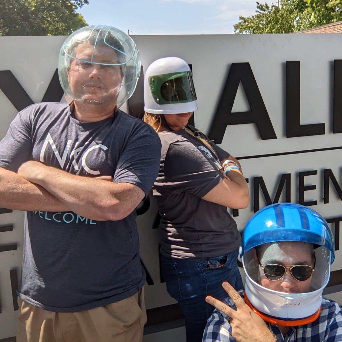 kim_hodo's tweet photo. After the official @ELGL50 and @MARCKCMetro #CityHallSelfie @cityofnkc photos, @bryantd23 and @Mocities Civic Leadership Award winner @IndieJoeG took a few fun photos to support @pintpathnkc! #GovLov #SupportLocal https://t.co/apmLRV51Ge