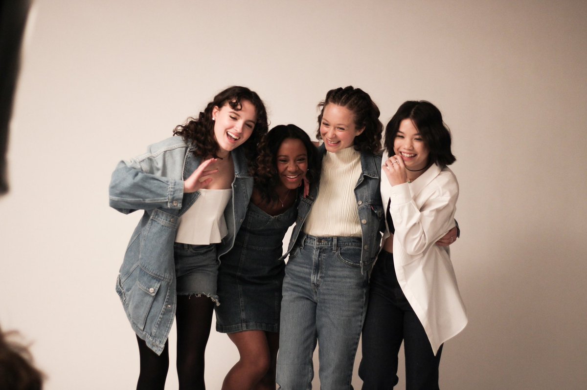 We’ll do anything for them your honor 🥹 #PaperGirls <a href="/PrimeVide/">Jackson</a>