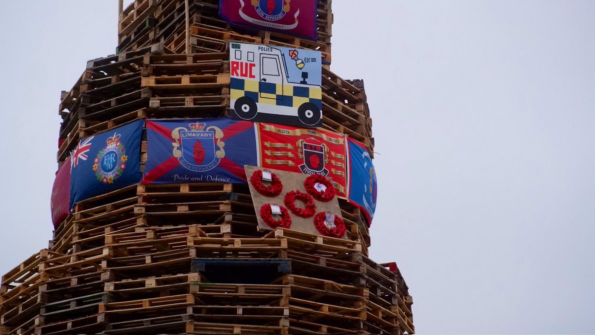 jolenebuntinguk's tweet photo. Disrespectful scum. 🤬

Poppy wreaths, a symbol of remembrance, have been placed on a bonfire built by Socialist, Irish-Republicans due to be set alight tonight, in Londonderry, Northern Ireland. https://t.co/fg8XXutAv2