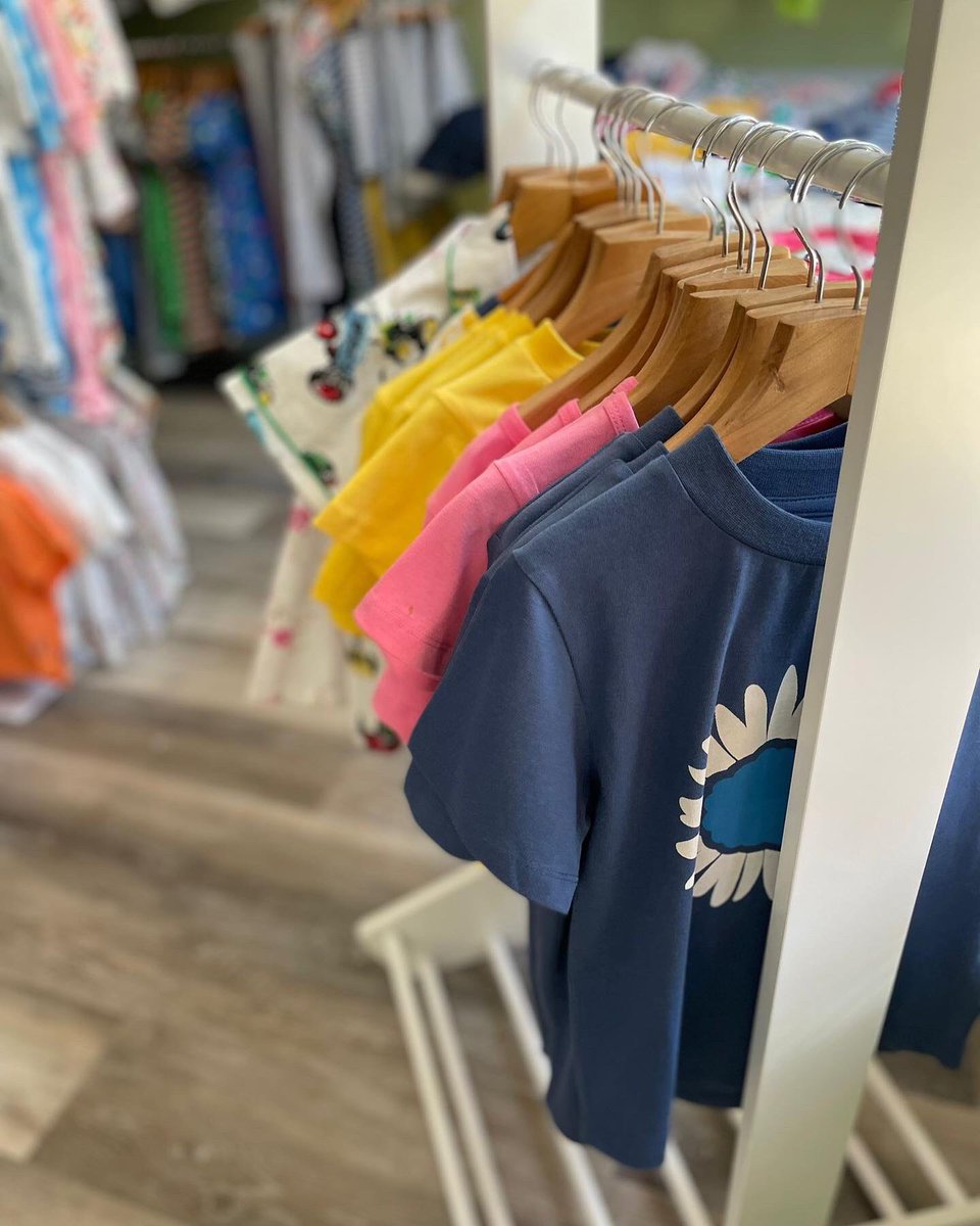 RainbowsDragons's tweet photo. Summer Opening times☀️

Tues 16th Aug: Closed
Weds 17th Aug: 4pm - 6pm
Thurs 18th Aug: 5pm - 6pm
Fri 19th Aug: 10am - 4pm
Sat 20th Aug: 10am - 4pm

Click &amp; collect is also still available on the website.

#rainbowsanddragonsabergele #shopindependent #shopsmall #northwales https://t.co/QOkWDNL9vN