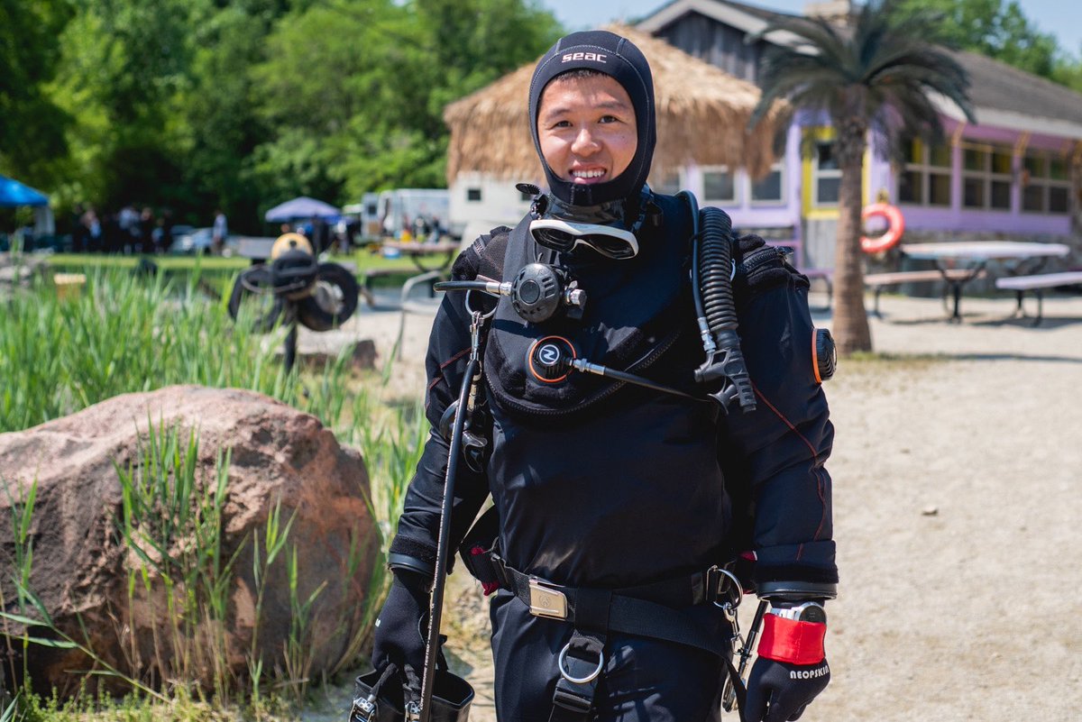 RuiqiLi2022's tweet photo. Welcome to my Twitter homepage! Here you will have a glimpse of how a marine biologist conducts research in the Rockies,  how a scientific diver climbs 14ers,  and how a photographer observes humans, animals and plants on Earth! https://t.co/mxqCklgNfw