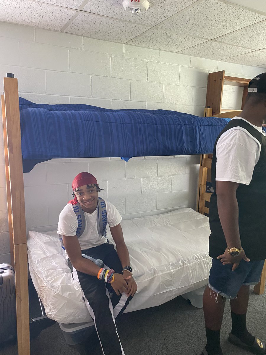 MsRenee0115's tweet photo. When you get picture mail that makes you smile bcuz he smiling… Proud of you @luhxshon 💙 #coltboyz4life @MtZionPrep_FB #coltboy14u https://t.co/pDuFQswnbN