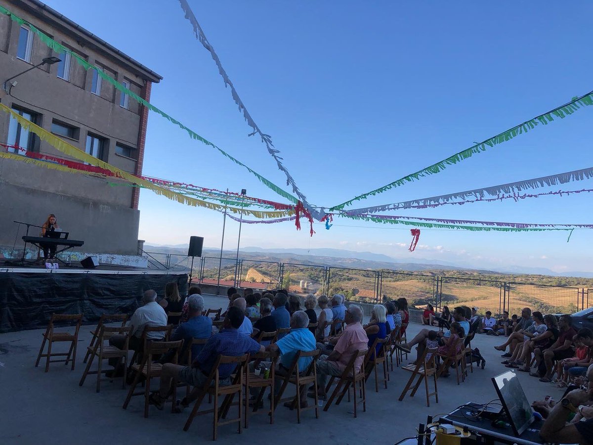 galaxiamanager's tweet photo. Avui @marinafreixas ha actuat a la Festa Major d’Ivorra.
Moltes gràcies per l’acollida @ajuntamentivorra @DavidJounou 

#ivorra #segarra #segarrejant #segarraactiva #festamajor https://t.co/NCnHzRkdzu