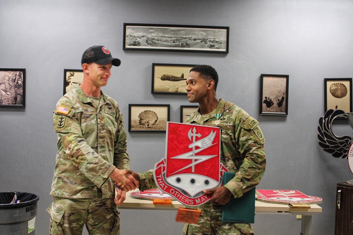 127th_AEB's tweet photo. Right Arm Night! 127 AEB bid farewell to CPT Casimir, CPT Cooley, CPT Goad, and 1SG Olson. Best of luck to all of you! https://t.co/3tRPKxMm09
