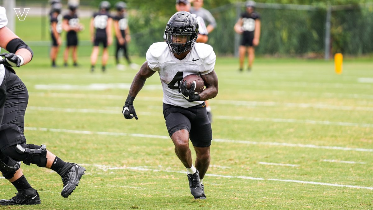 VandyFootball's tweet photo. Day 1⃣5⃣

#AnchorDown https://t.co/wuuqpGIqCQ