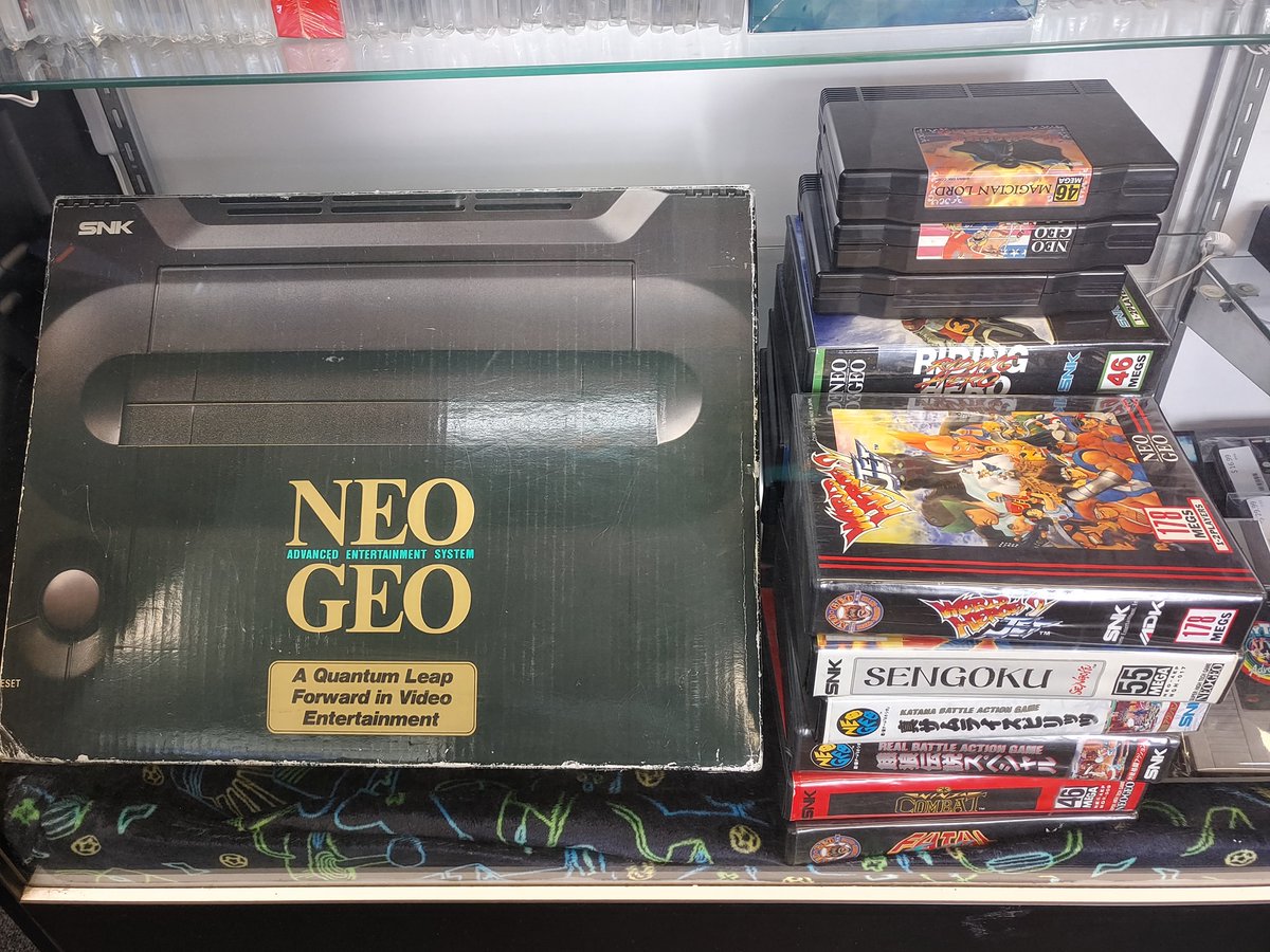 RetroGameVault's tweet photo. Hello! The Retro Game Vault checking in. We just got something HUGE  We have THE NEOGEO AES RETRO GAME VAULT BUNDLE. If you have ever dreamed of owning a neo geo, this may very well be your only chance. PLUS a big stack of games to play too! Feel free to stop by and check it out! https://t.co/DN7zTfq1nq