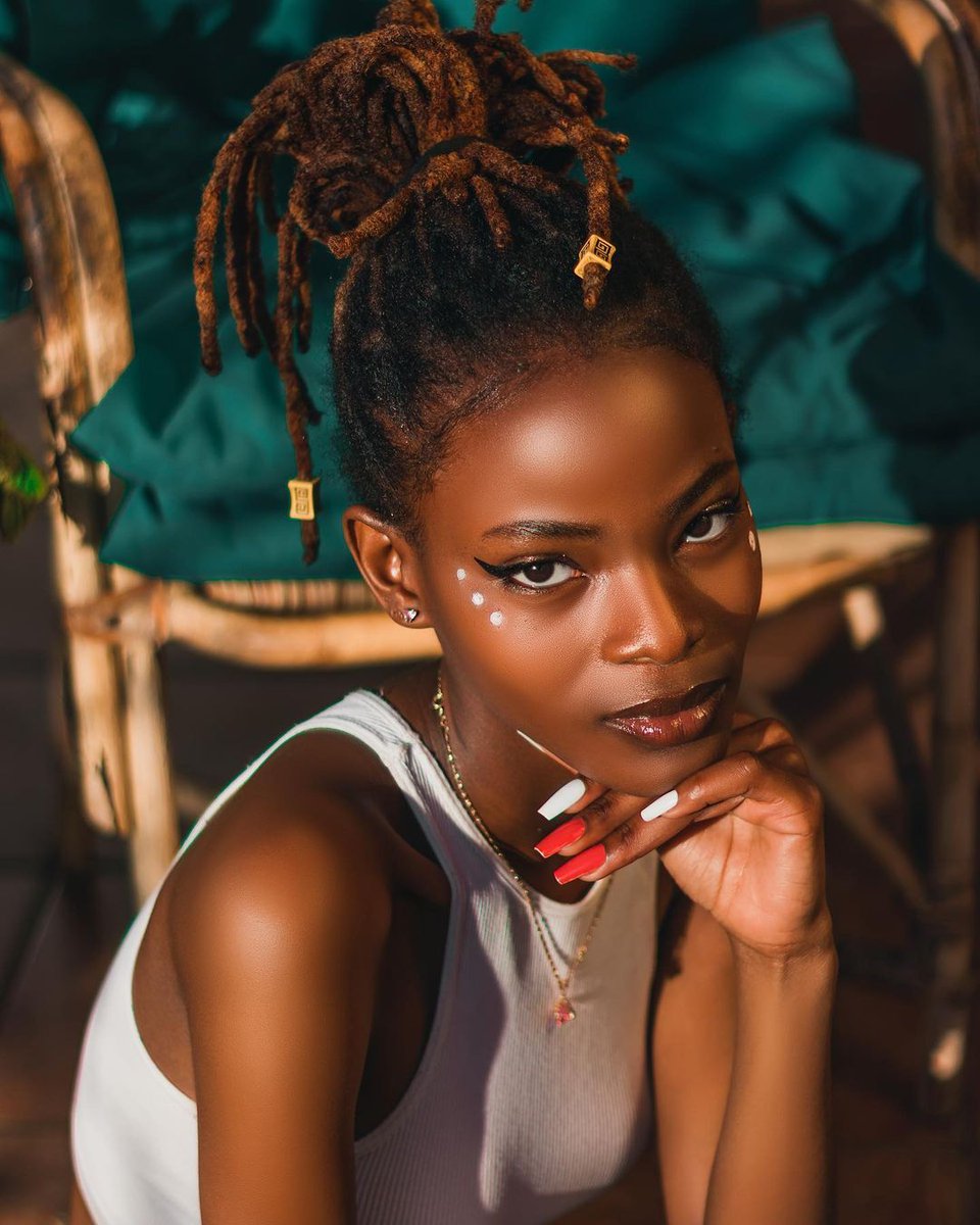 AndronicahA's tweet image. Your skin is not only dark,it shine and it tells your story 🤎#brownskin #BaddiesSouth #dreadlock