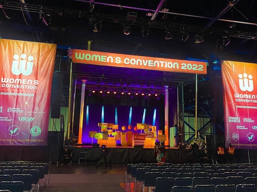 return2heartfdn's tweet photo. We kicked off the #WomensConvention22 to more than 5,000 attendees. We shared knowledge about Indigenous women, made a land acknowledgment &amp; sang the Woman Warrior Song! We are ready to ensure that Indigenous women have access to reproductive rights.

#NativeWomenLeaders #R2HF https://t.co/oN4bKiO9Zt