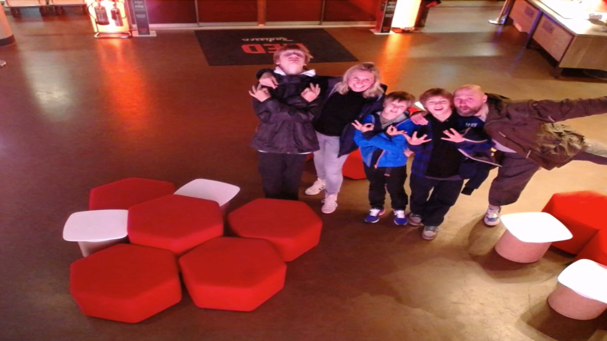 REDselfieGLA's tweet photo. #RadissonRed https://t.co/OyrhtCUZ4z