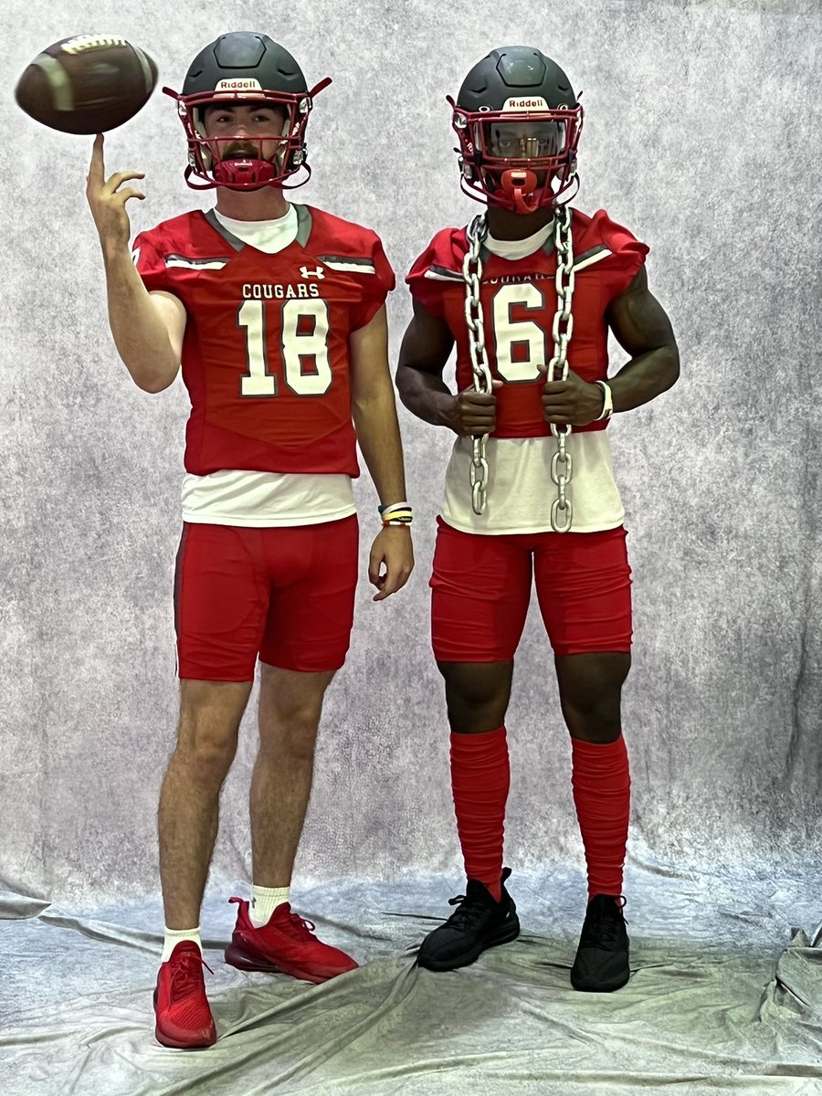 No. 11 <a href="/SXUFootball/">SXU Football</a> on #PhotoDay📸! #GoCougs🐾🏈 #WeAreSXU