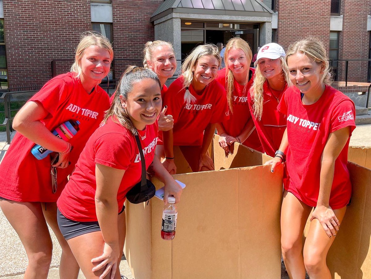 HilltopperCLIMB's tweet photo. A big day of service for @WKU_Soccer as they head into their season this week! 

To kickoff the day they helped welcome students home to the Hill and then visited New Beginnings Therapeutic Riding to help prepare for the day’s lessons! 
#GoTops | #TopsTogether https://t.co/uA2RzP6RG7