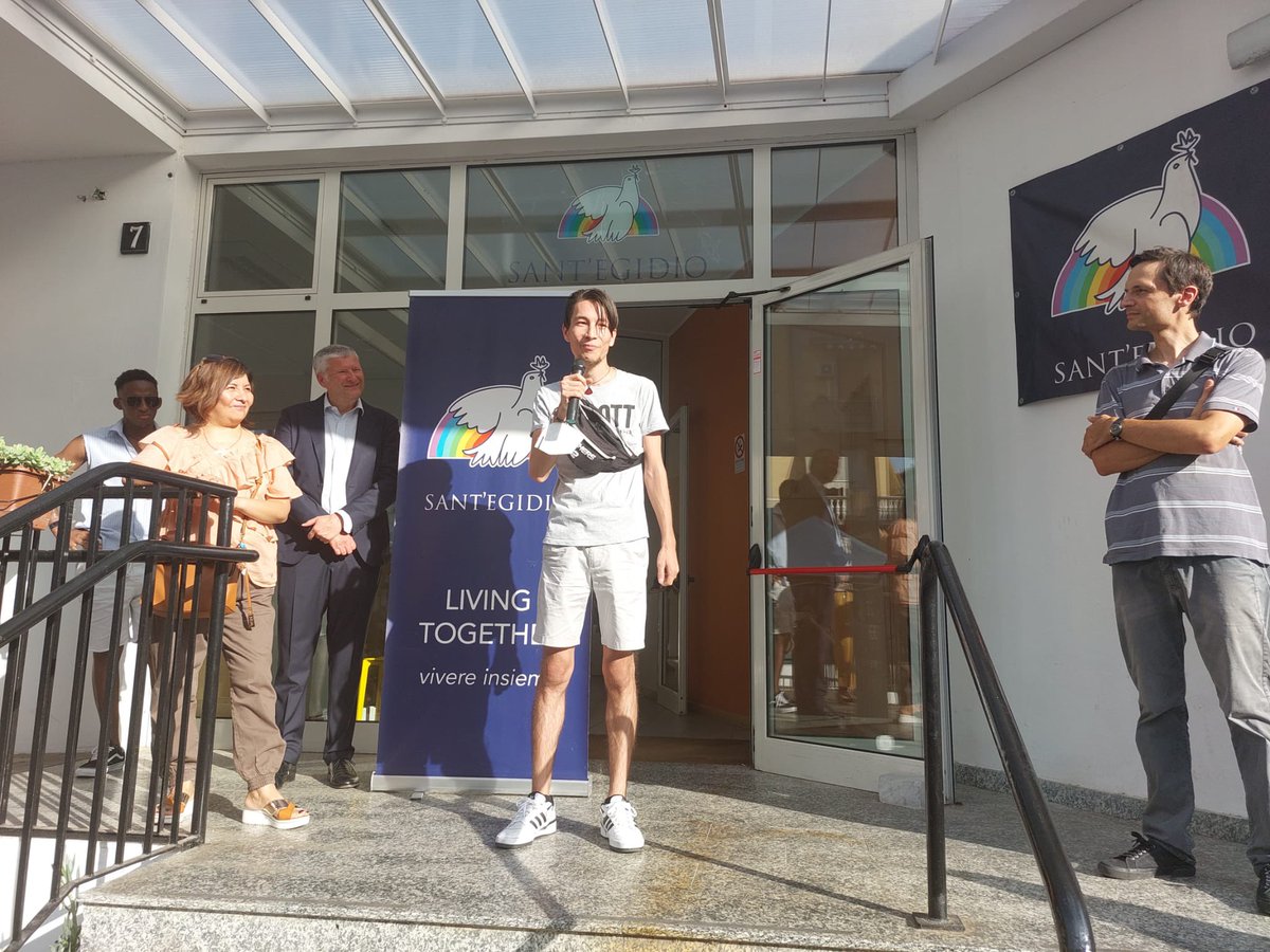PastaStefano's tweet photo. Questi amici l’anno scorso sono giunti da Lesbo, Afghanistan e Libia con i #corridoiumanitari . Oggi sono protagonisti all’#Anguriata di @santegidionews a #Corvetto #Milano. LivingTogether, questo è il futuro! https://t.co/5X22hc38Kr