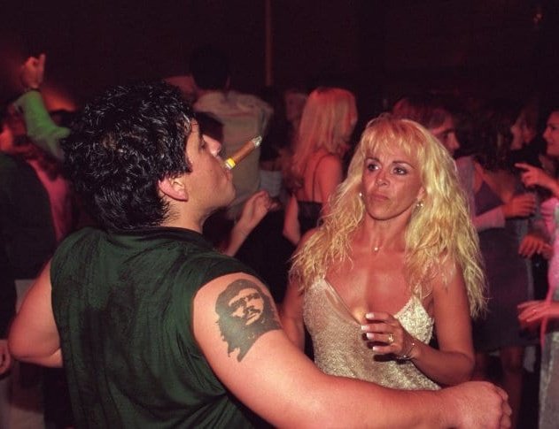 Anoche con mi señora hicimos cosplay de una foto de Diego y Claudia en una fiesta de disfraces podrán?