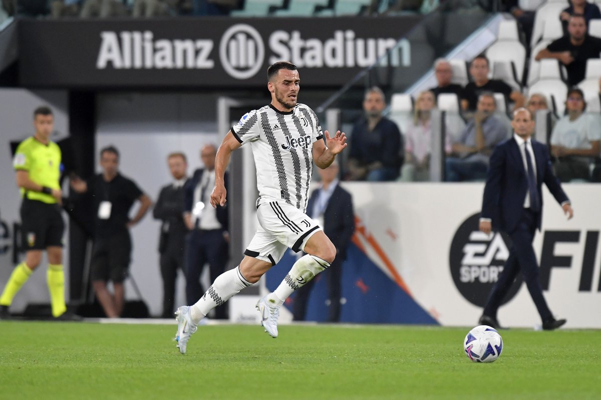 juventusfcen's tweet photo. Winning ⚪️⚫️ debuts 💪

#JuveSassuolo #FinoAllaFine #ForzaJuve https://t.co/NxC5HdTuGg