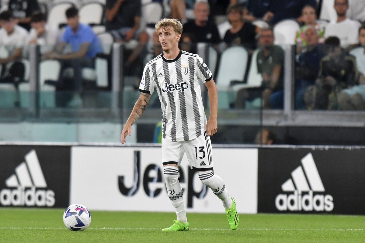juventusfcen's tweet photo. Winning ⚪️⚫️ debuts 💪

#JuveSassuolo #FinoAllaFine #ForzaJuve https://t.co/NxC5HdTuGg