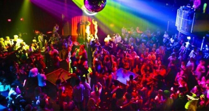 atiliolanus's tweet photo. #DISCO #LACASONA #DUEÑO #ATILIOAMADO #BOLICHE EN #LANUS #CASOFAMOSO #INFORME DE #INVESTIGACION #LANACION #DEUNAYALPIE https://t.co/kYyWoUqThq