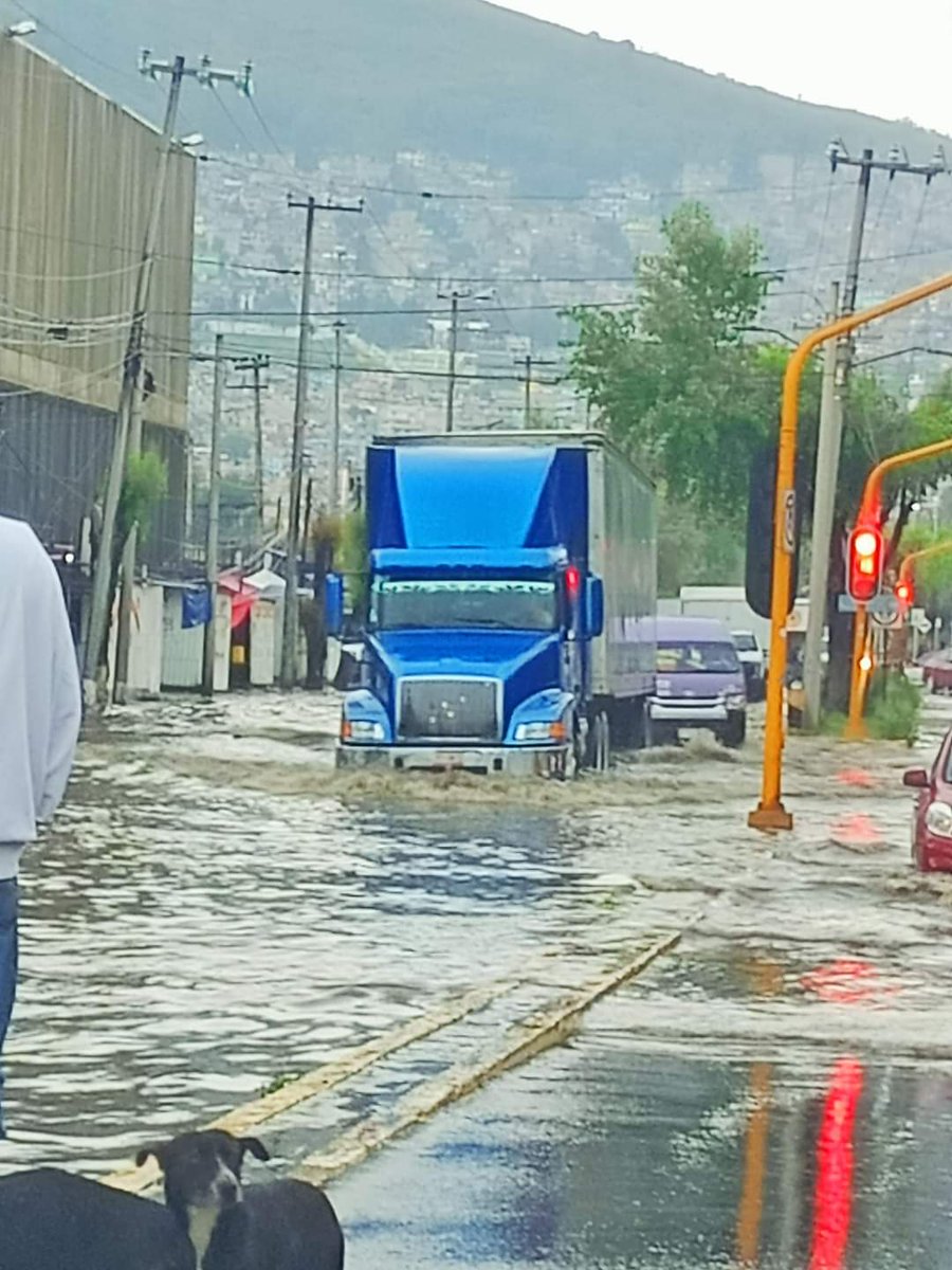 Via_LopezP's tweet photo. Nos mandan fotos de la entrada de Izcalli del Valle, El Tesoro y Tules...
#ViaLopezPortillo afectada desde Barrientos https://t.co/sqMzmyq3xD