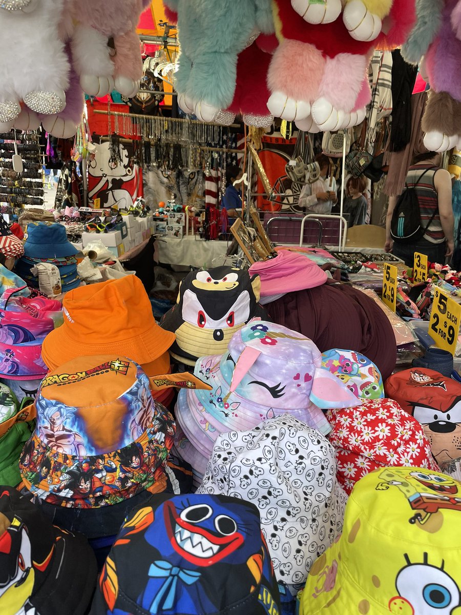 Shadowluz07's tweet photo. Shadow merch I would have purchased if the stitching was right #bootlegs #bootlegtreasures #ShadowTheHedgehog #fairfinds https://t.co/M41cuGJQVD