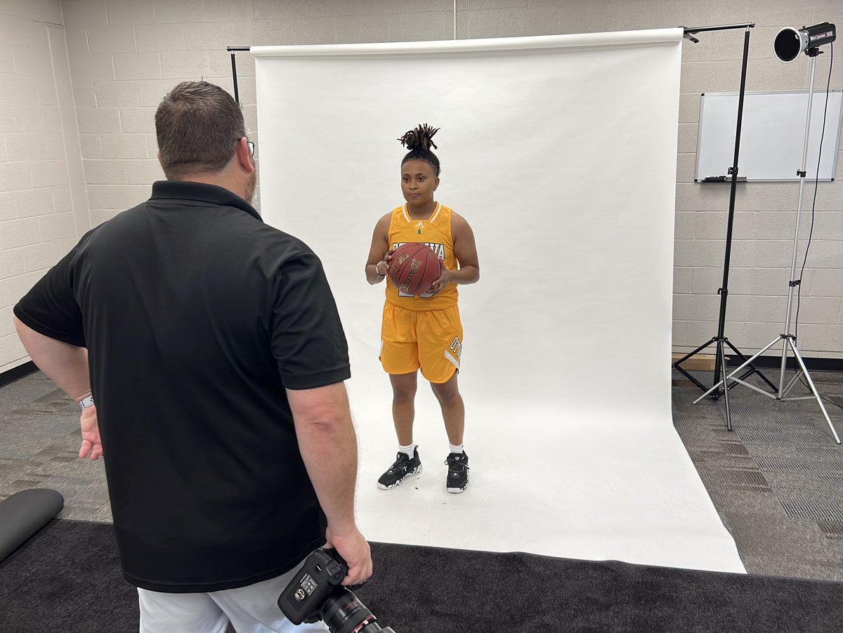 OUBravesWBB's tweet photo. Senior Day 📸

Thanks @BravesPhotos❗️ https://t.co/Nc3eKw0MUm