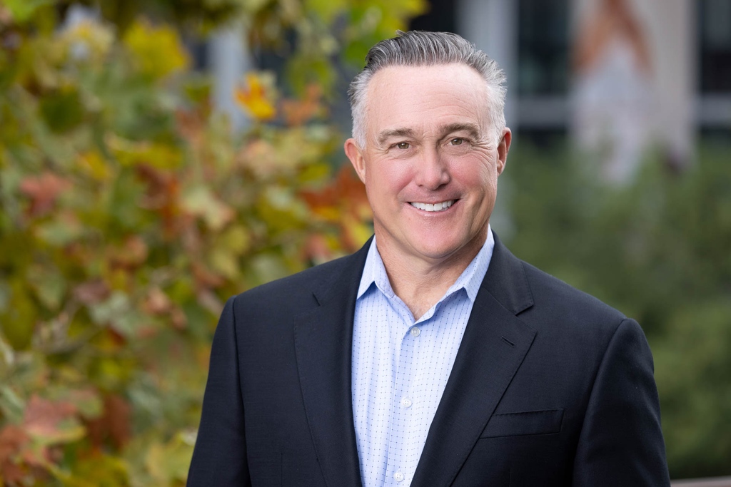 CharlesKingShow's tweet photo. At C King Media, we know how important it is to look your best! Thatโs why we offer team headshots that are cohesive, stylish, and modern. Check out @CFRenewables team headshots that we photographed a few months ago.
#headshots #photography #teamheadshots #portait https://t.co/0DGuMdoOSS