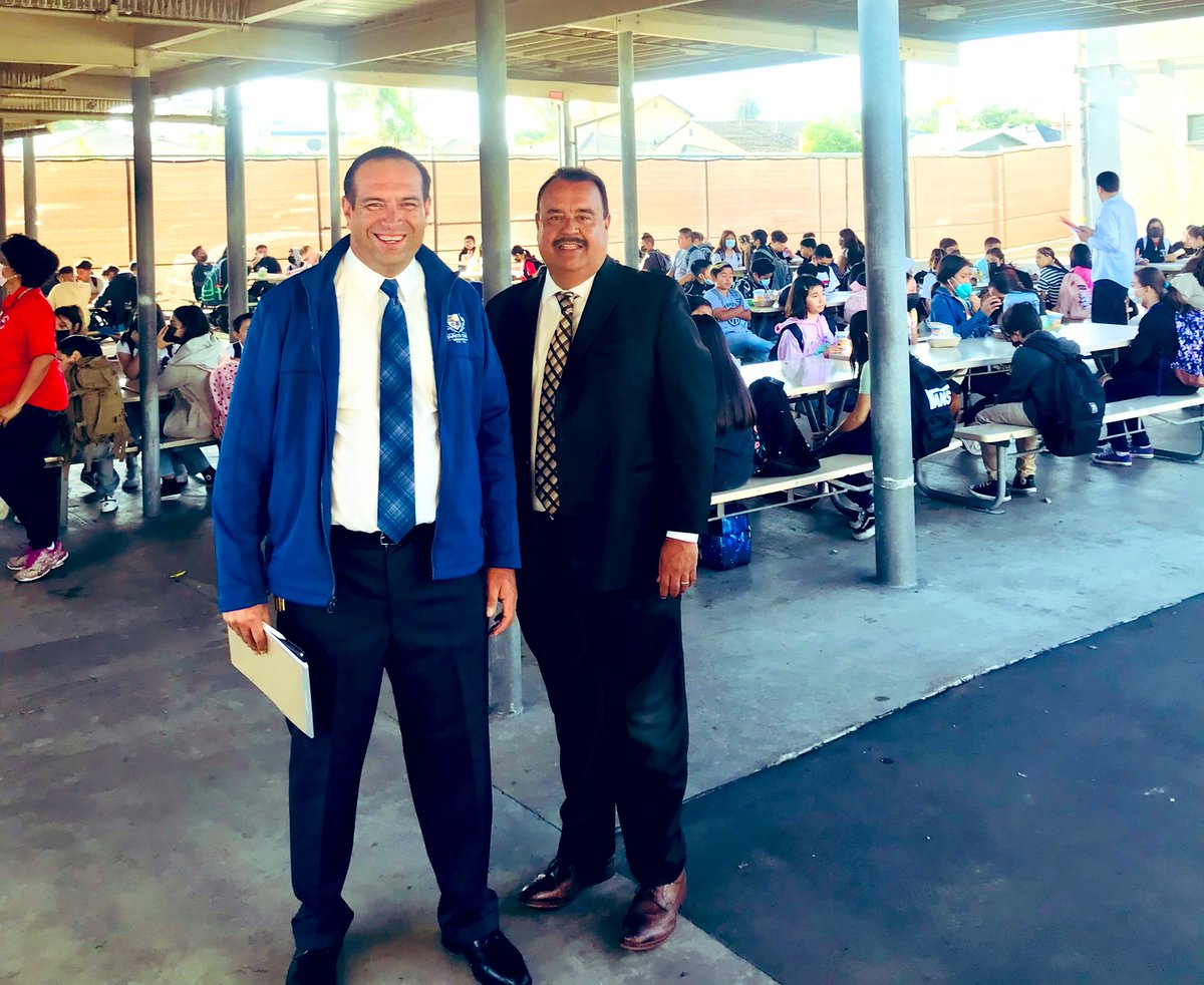 LASchoolsEast's tweet photo. First Day of School visit at #SouthGateMiddleSchool with Principal Sal Torres and parent leaders. Wishing students, families, staff, and our school communities a safe, productive and successful school year. #WelcomeBackToSchool #IBelieveInLAUSD #CommittedToStudentSuccess https://t.co/FzqRyJJ2Vg