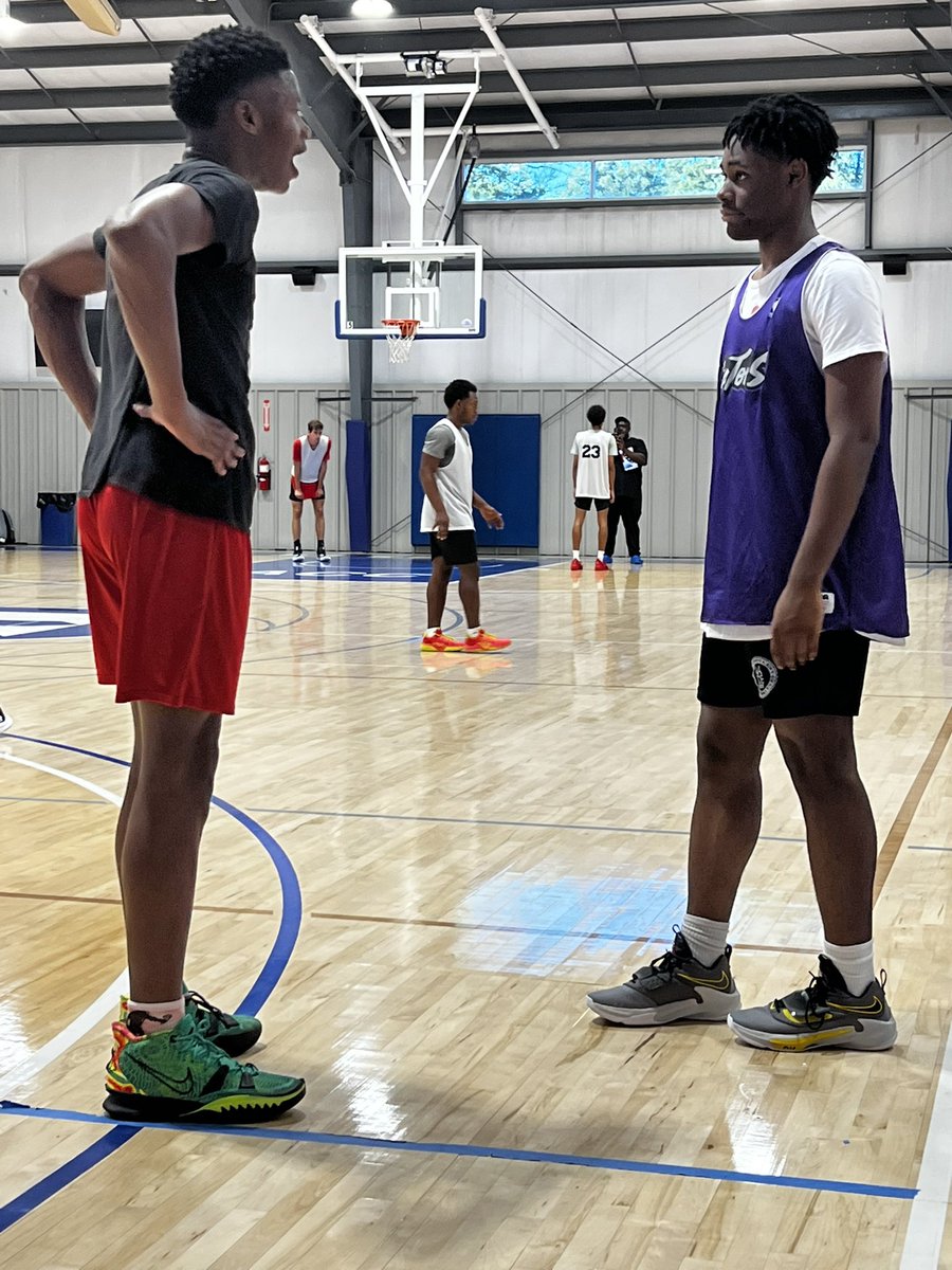 JJAndrews2026's tweet photo. ⚒️ IRON SHARPENS IRON ⚒️
@SlimVanBuren26
@big73miller @CrunkdOutEnt OPEN RUN SHOWCASE
#2026ArkansasHOOPS #RisingFRESH https://t.co/oh8nmmyWwm